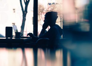 Kompakte Abmessungen und hoher Bedienkomfort: Das Sony Ericsson Schiebehandy