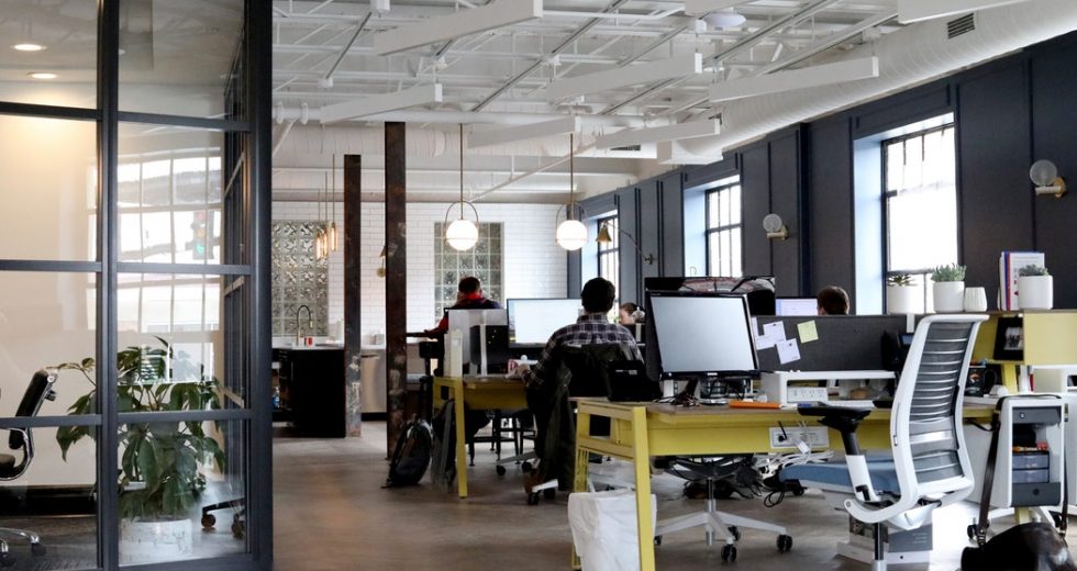 Technologieunternehmen in der EU sollen helfen, 700.000 Jobs in der Informations- und Kommunikationstechnologie zu besetzen